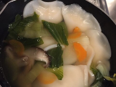チンゲン菜の水餃子入り中華スープ